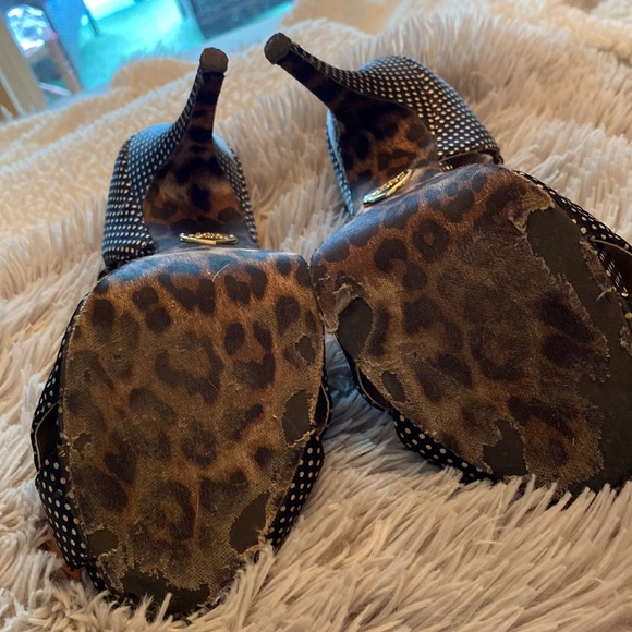 Betsy Johnson 4 inch heels black and white with a pink bow - Picture 2 of 3